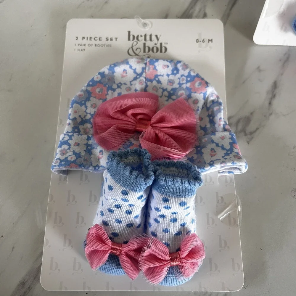 Baby Girl Booties & Beanie‎ Hat 0-6 Months Lot of 2 Sets Twins Betty & Bob BxY